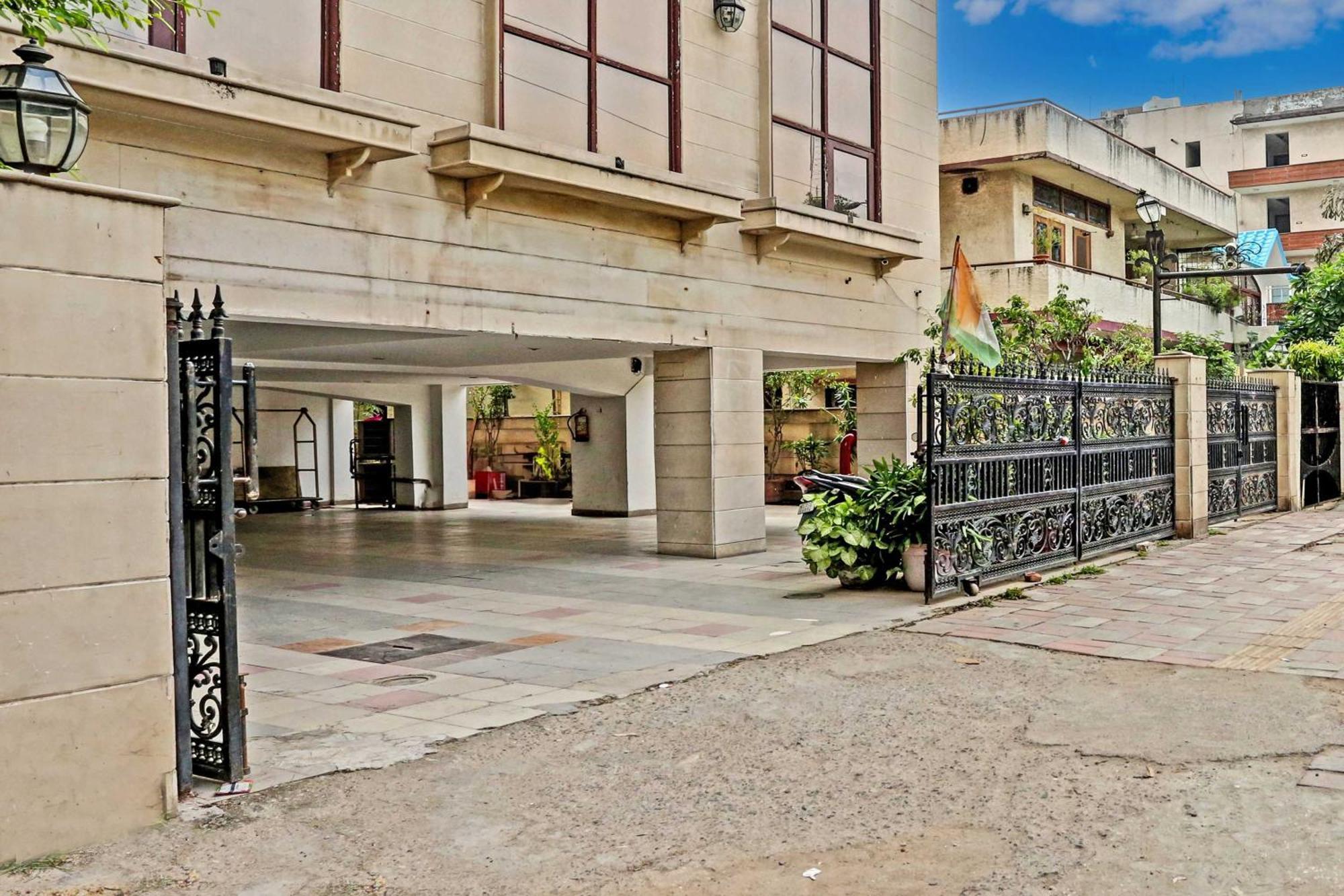 Townhouse The Royce New Friends Colony Hotel นิวเดลี ภายนอก รูปภาพ