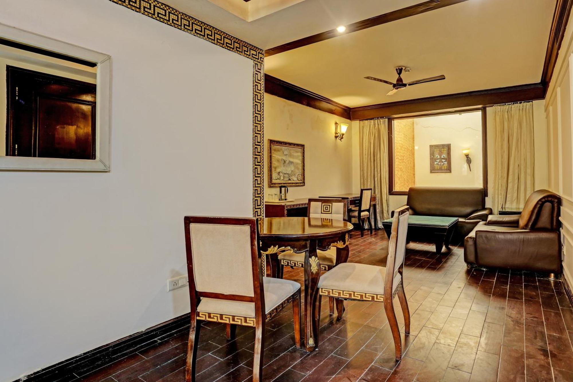 Townhouse The Royce New Friends Colony Hotel นิวเดลี ภายนอก รูปภาพ