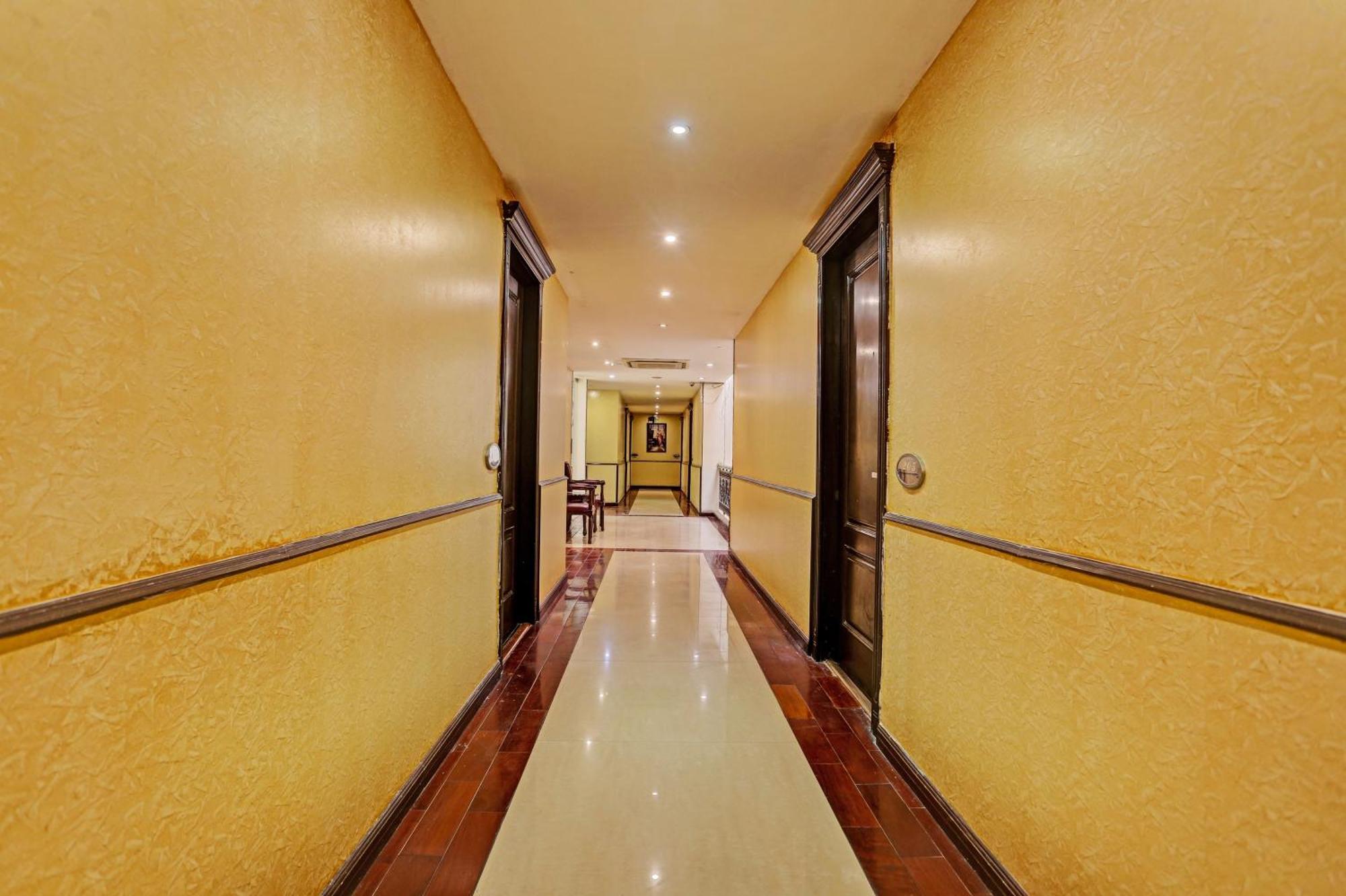 Townhouse The Royce New Friends Colony Hotel นิวเดลี ภายนอก รูปภาพ