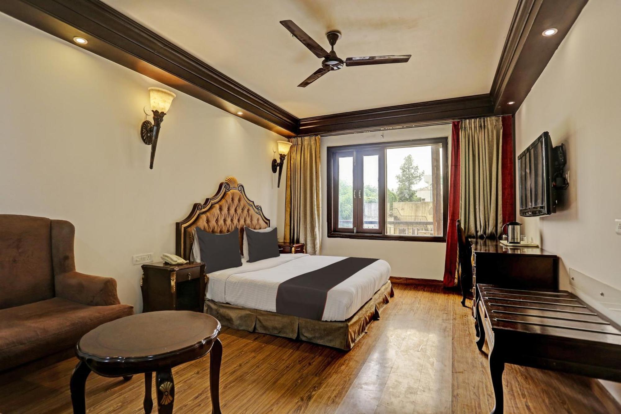 Townhouse The Royce New Friends Colony Hotel นิวเดลี ภายนอก รูปภาพ