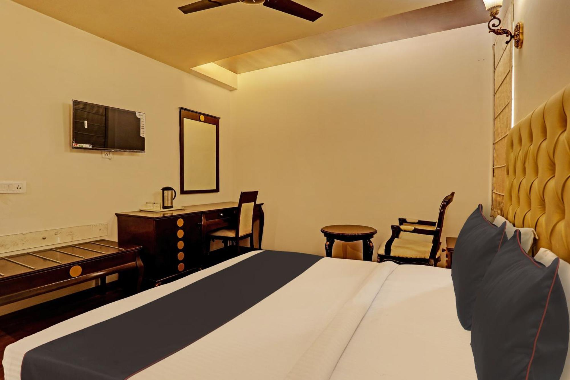 Townhouse The Royce New Friends Colony Hotel นิวเดลี ภายนอก รูปภาพ